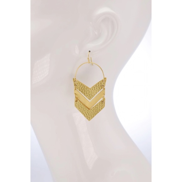 Ivory & Gold Faux Vegan Leather Chevron Dangle Earrings - Picture 3 of 3
